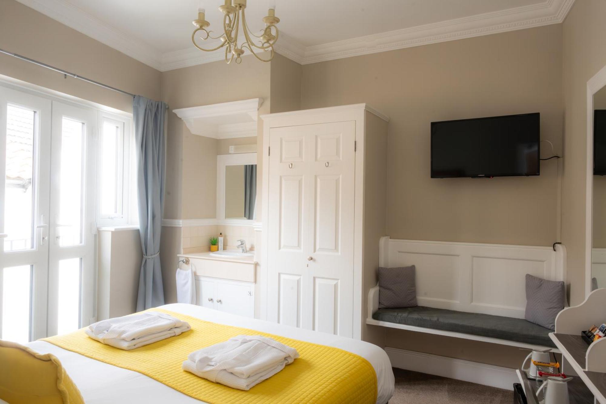 The Courtyard Guest House Great Yarmouth Exterior photo