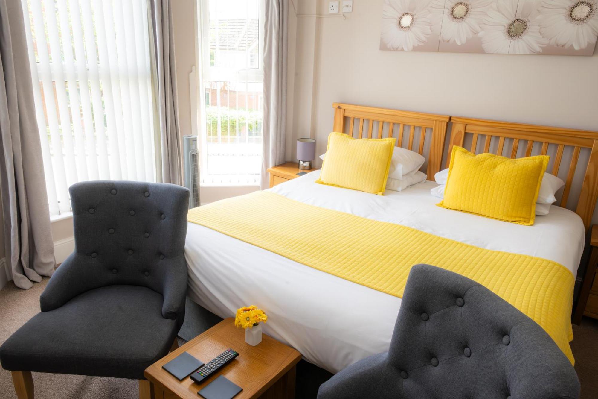The Courtyard Guest House Great Yarmouth Exterior photo