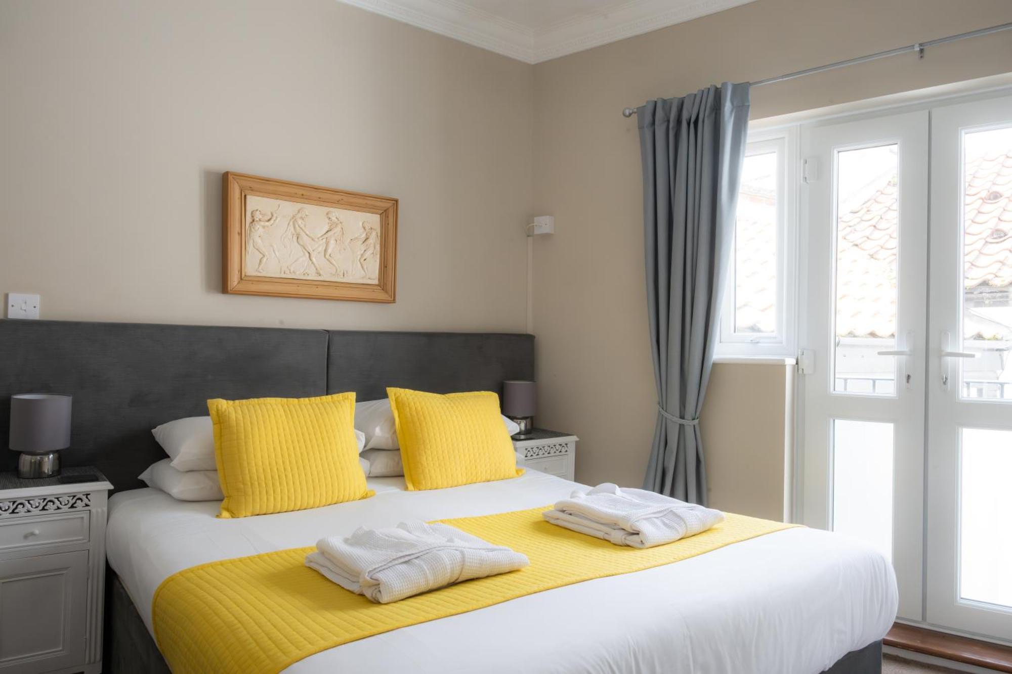 The Courtyard Guest House Great Yarmouth Exterior photo