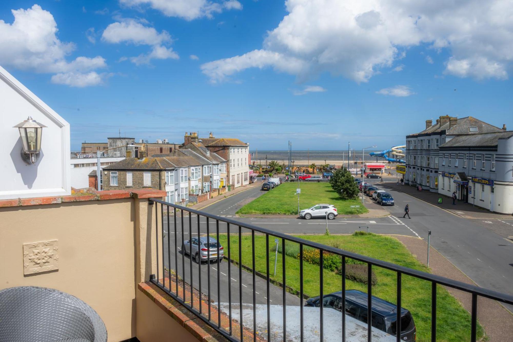 The Courtyard Guest House Great Yarmouth Exterior photo