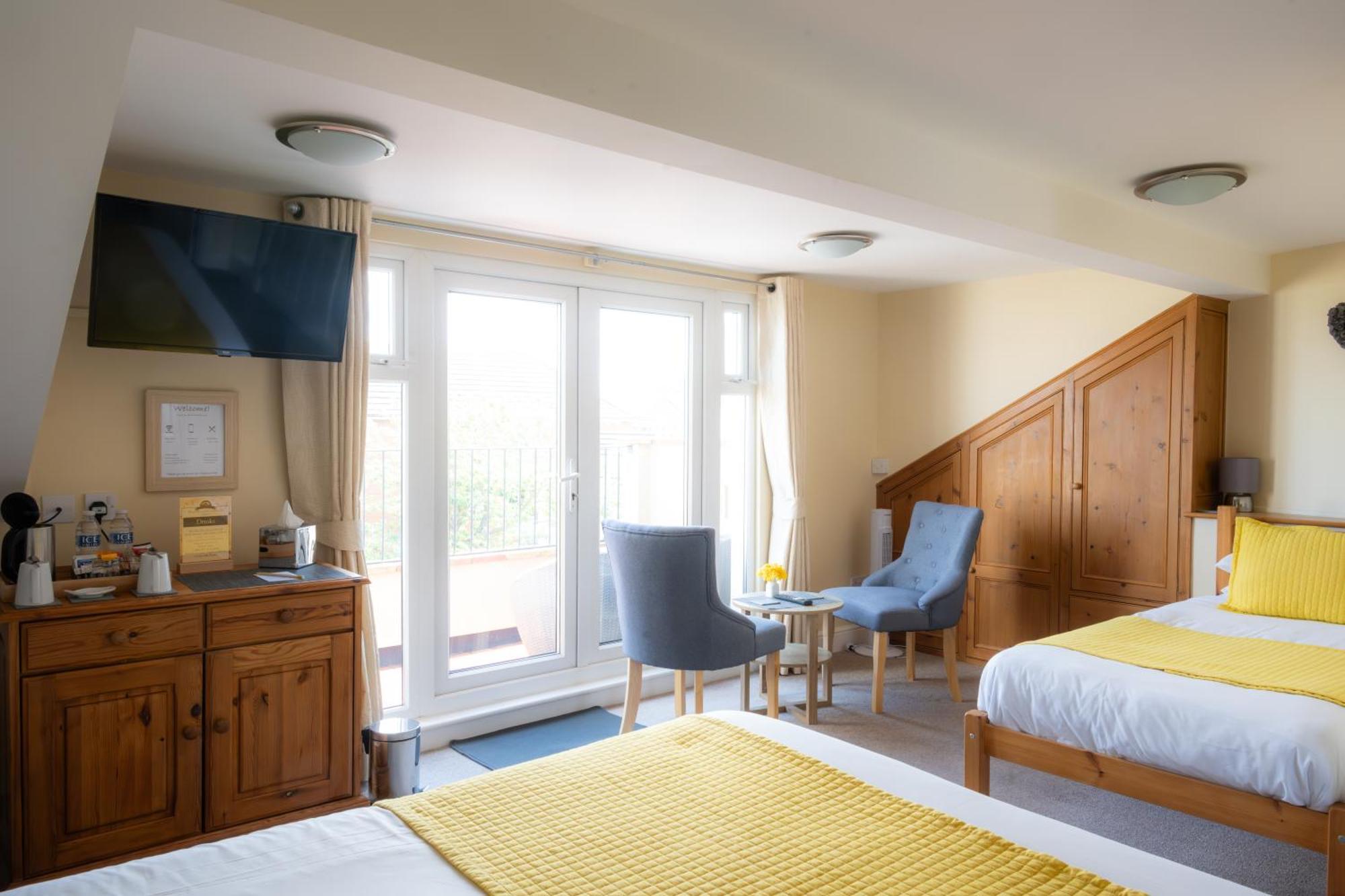 The Courtyard Guest House Great Yarmouth Exterior photo