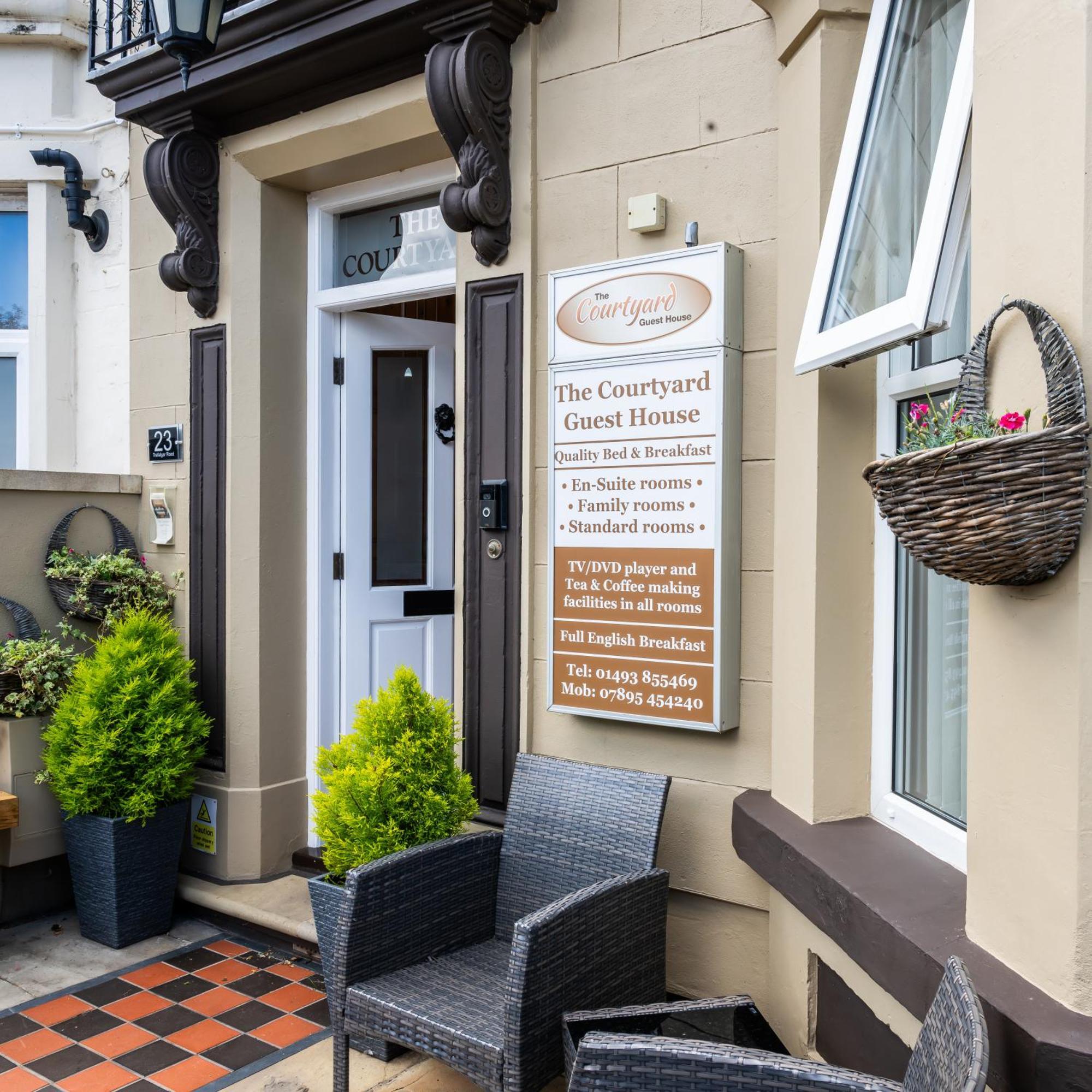 The Courtyard Guest House Great Yarmouth Exterior photo